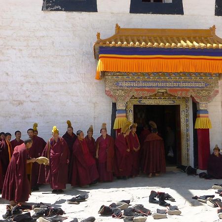 Overseas Tibetan Hotel Сяхе Екстер'єр фото