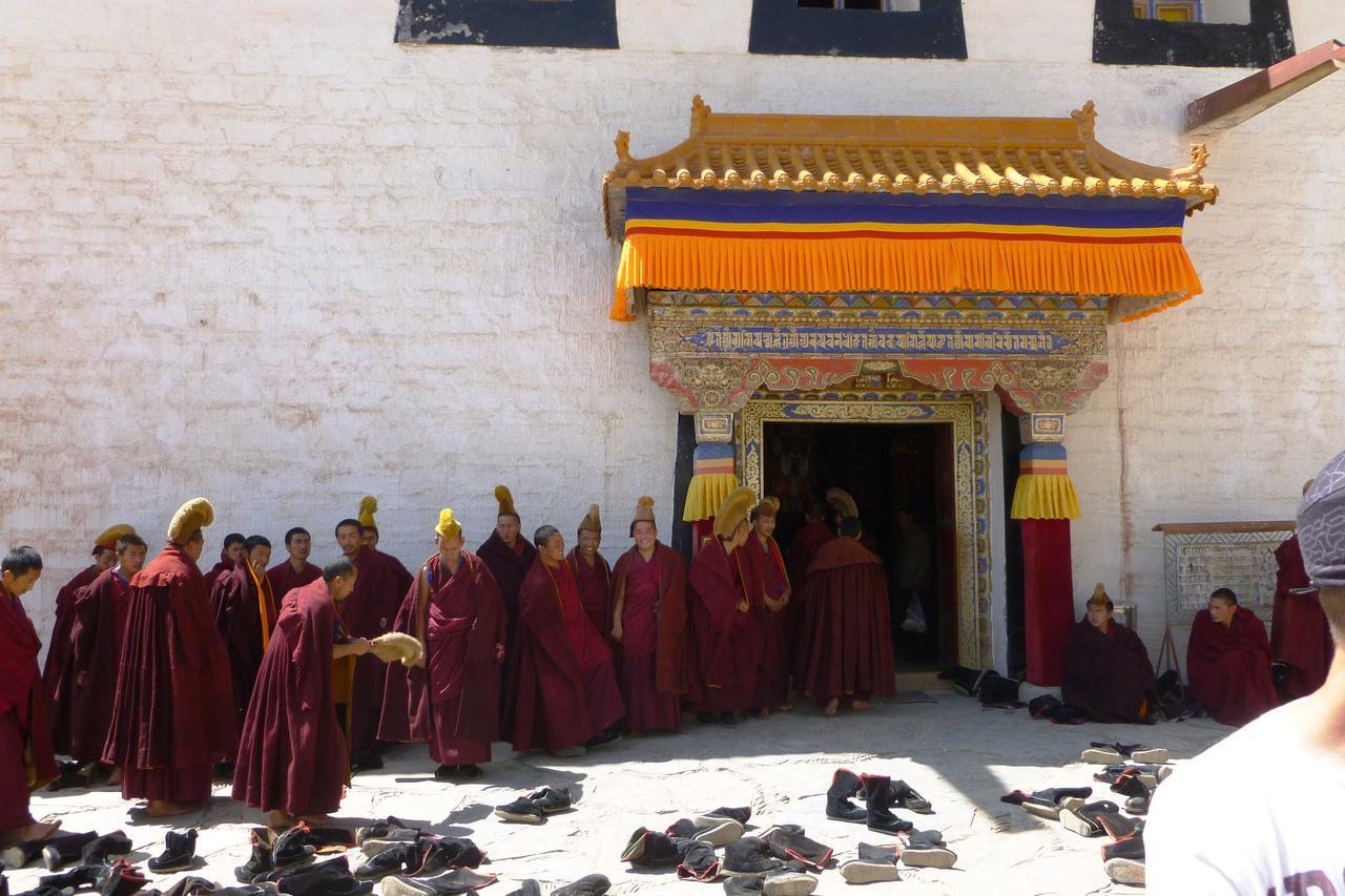 Overseas Tibetan Hotel Сяхе Екстер'єр фото